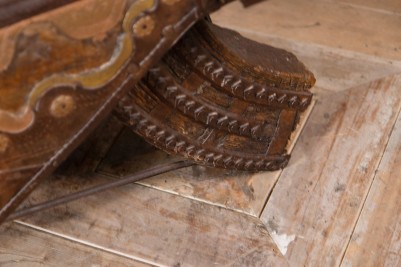 moroccan-style-coffee-table-leg-close-up